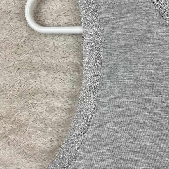 Banana Republic Viscose Sleeveless Top Medium Shimmer Trim - Picture 6 of 15